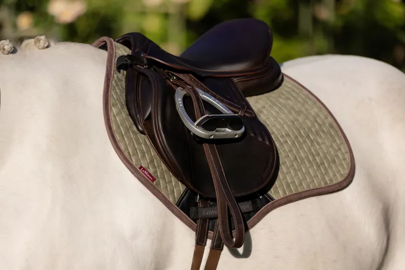 Le Mieux Suede Close Contact Square Fern