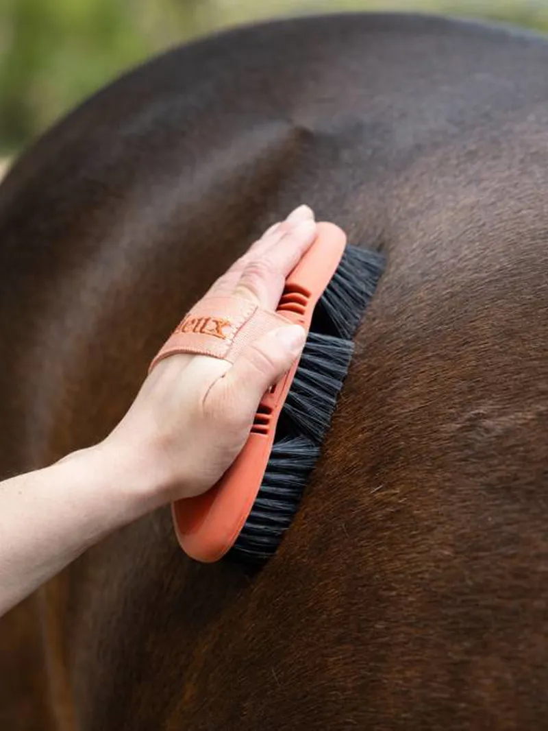 Le Mieux Flexi Soft Body Brush Apricot