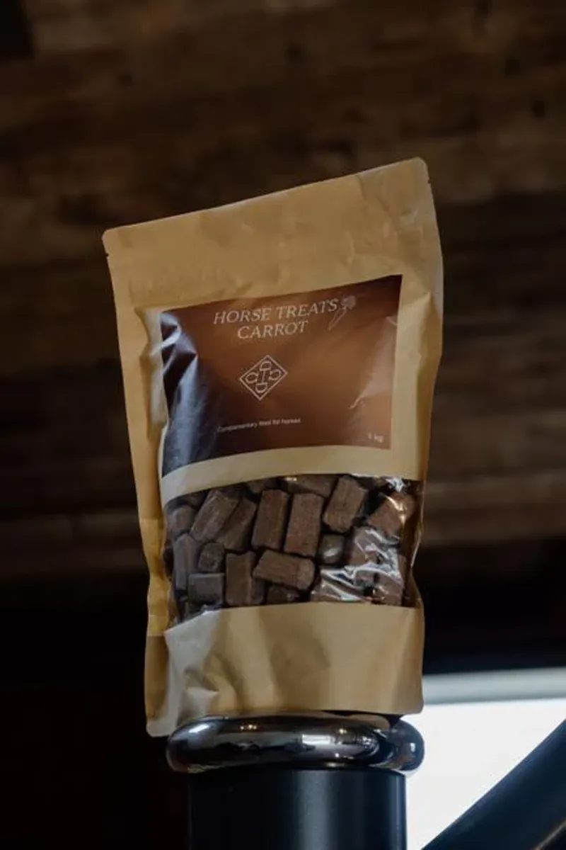 Grooming Deluxe Horse Treats Carrot 1kg