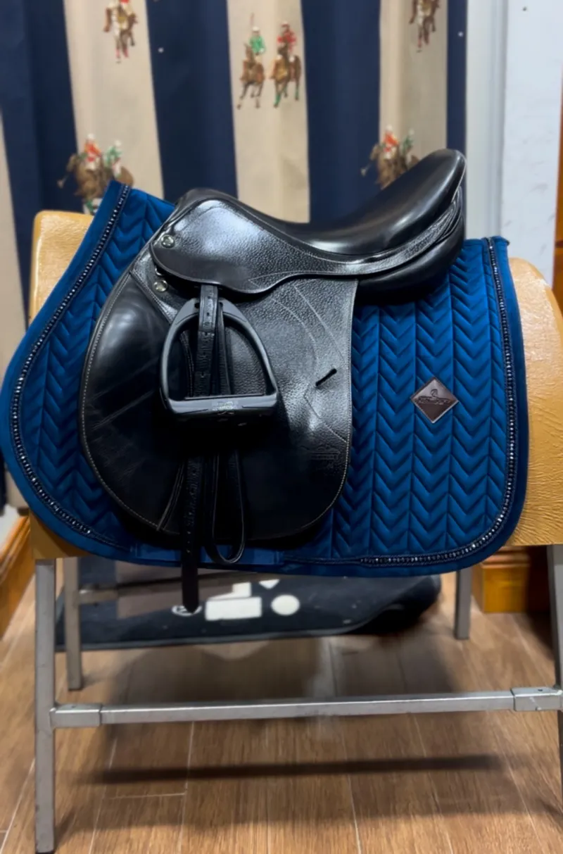 Prestige 16 33 Versailles Used Jump Saddle