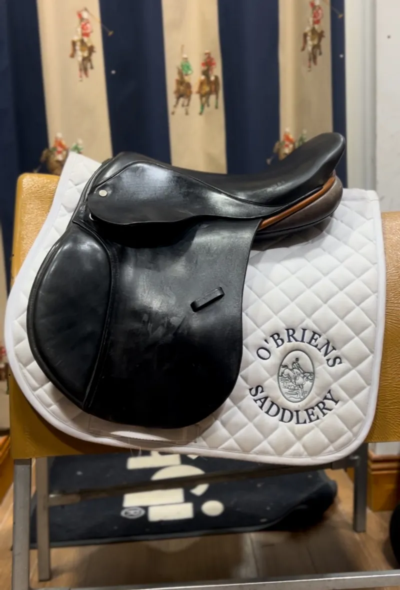 Berney 16 MED Used Jump Saddle