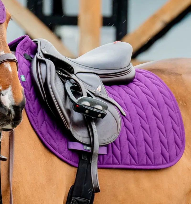 Amigo Close Contact Saddle Pad Winterberry Cob/Horse