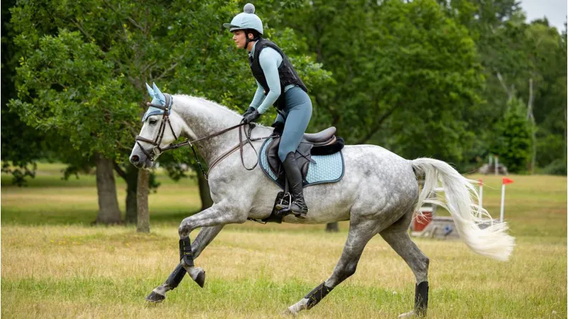 Le Mieux Suede Close Contact Square Glacier-1