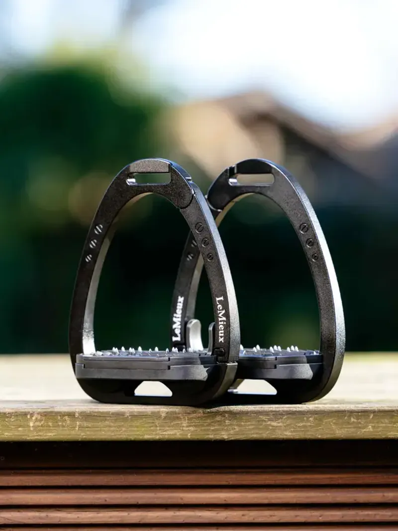 LeMieux Vector Control Stirrup Black/Black