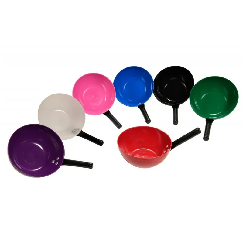 Stubbs Plastic Feed Scoop Black